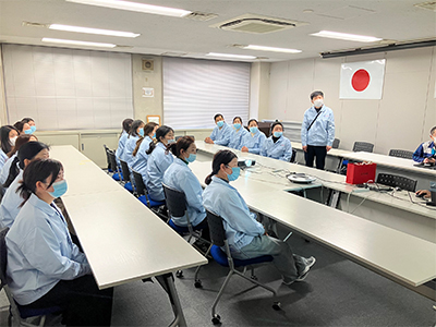 日本国内客先での座学講習時の様子